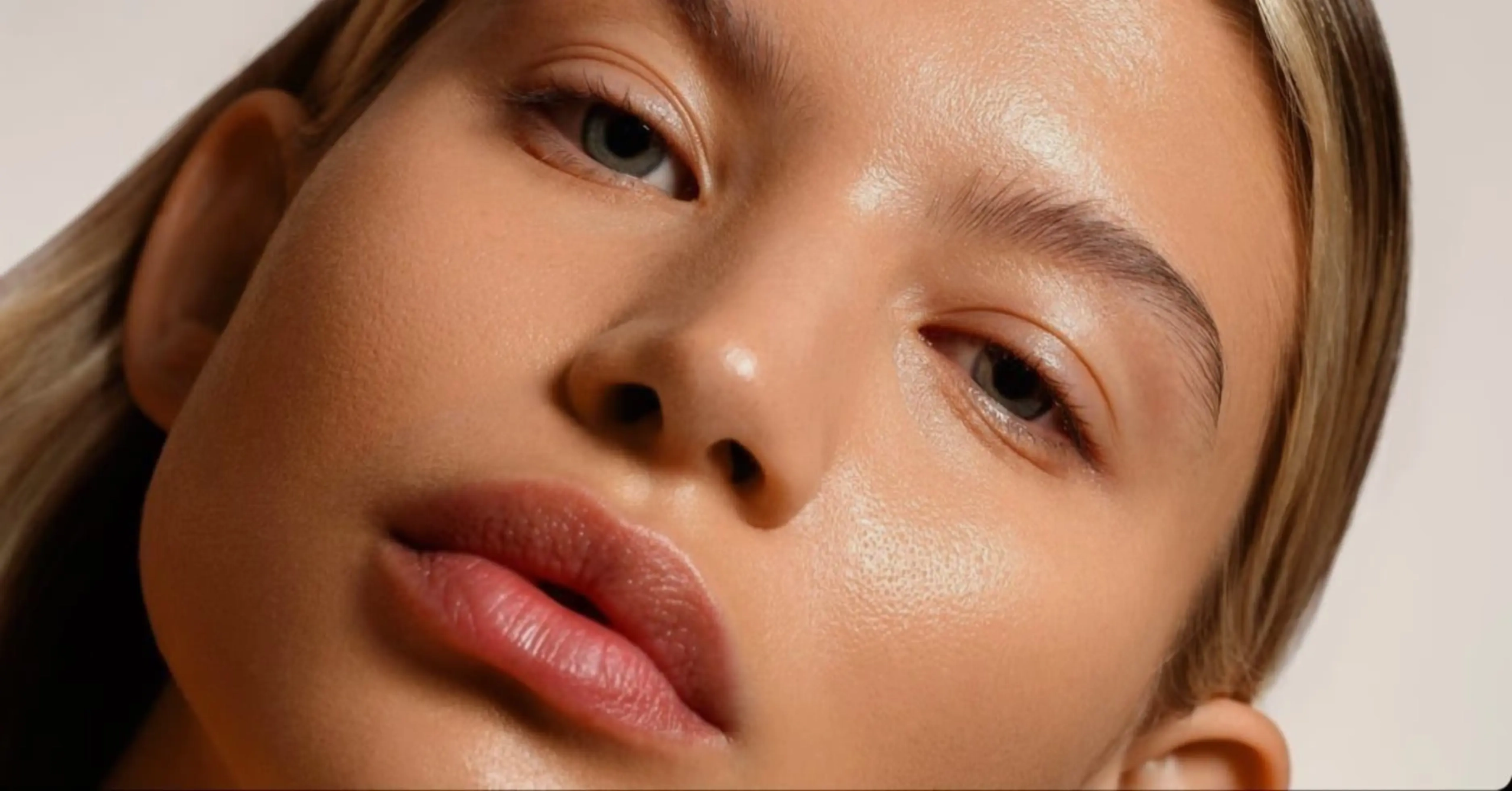 Skinminimalism: la nuova frontiera della skincare essenziale